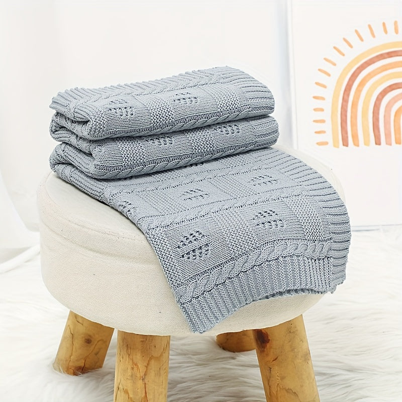 Couverture bébé en tricot torsadé – Bleu