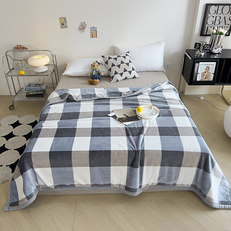 Plaid à carreaux buffalo bleu et blanc sur un lit
