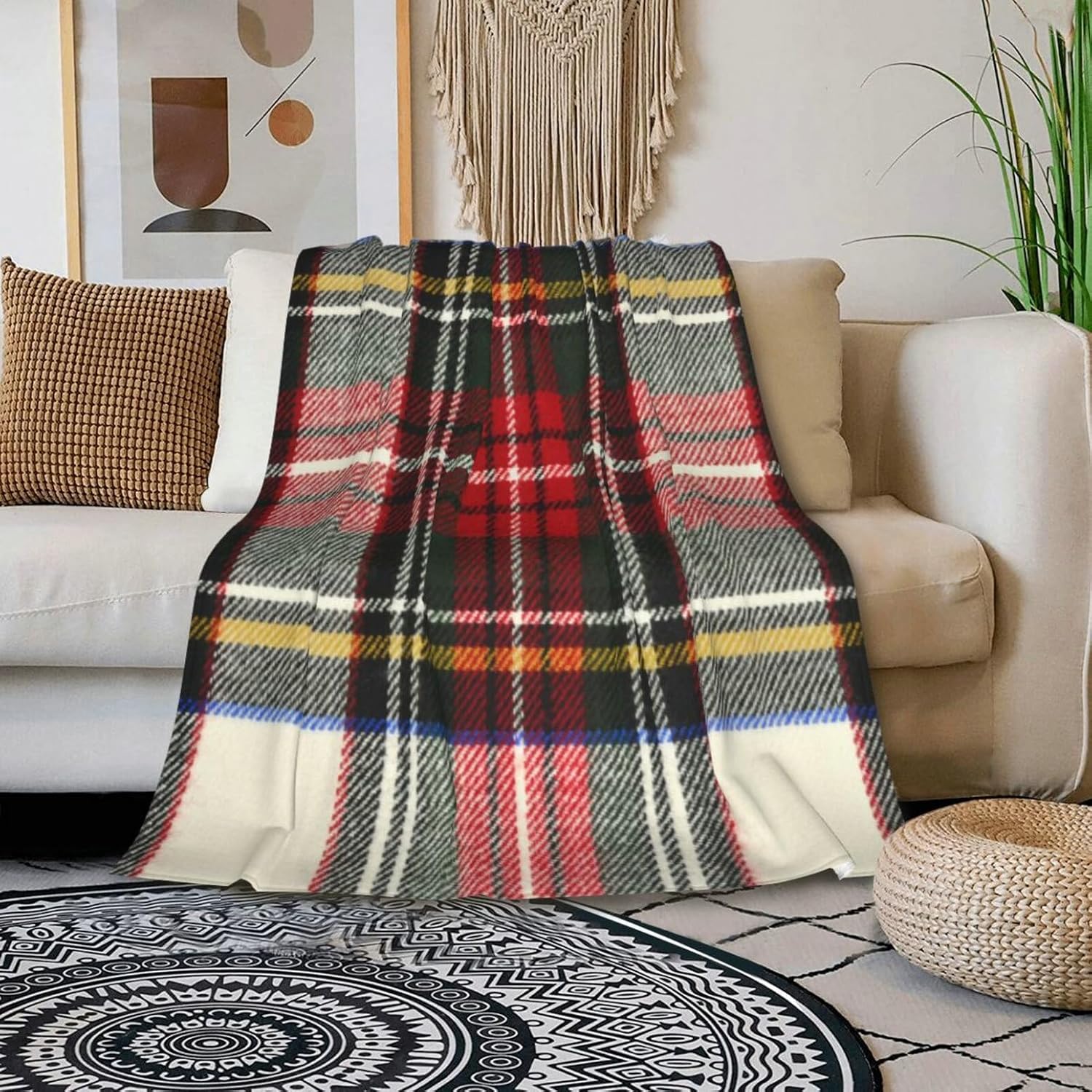 Plaid tartan écossais rouge et blanc sur un canapé Image