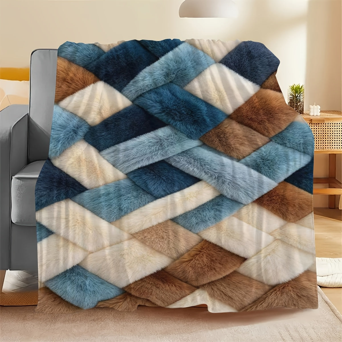 Plaid fausse fourrure patchwork bleu beige marron sur fauteuil