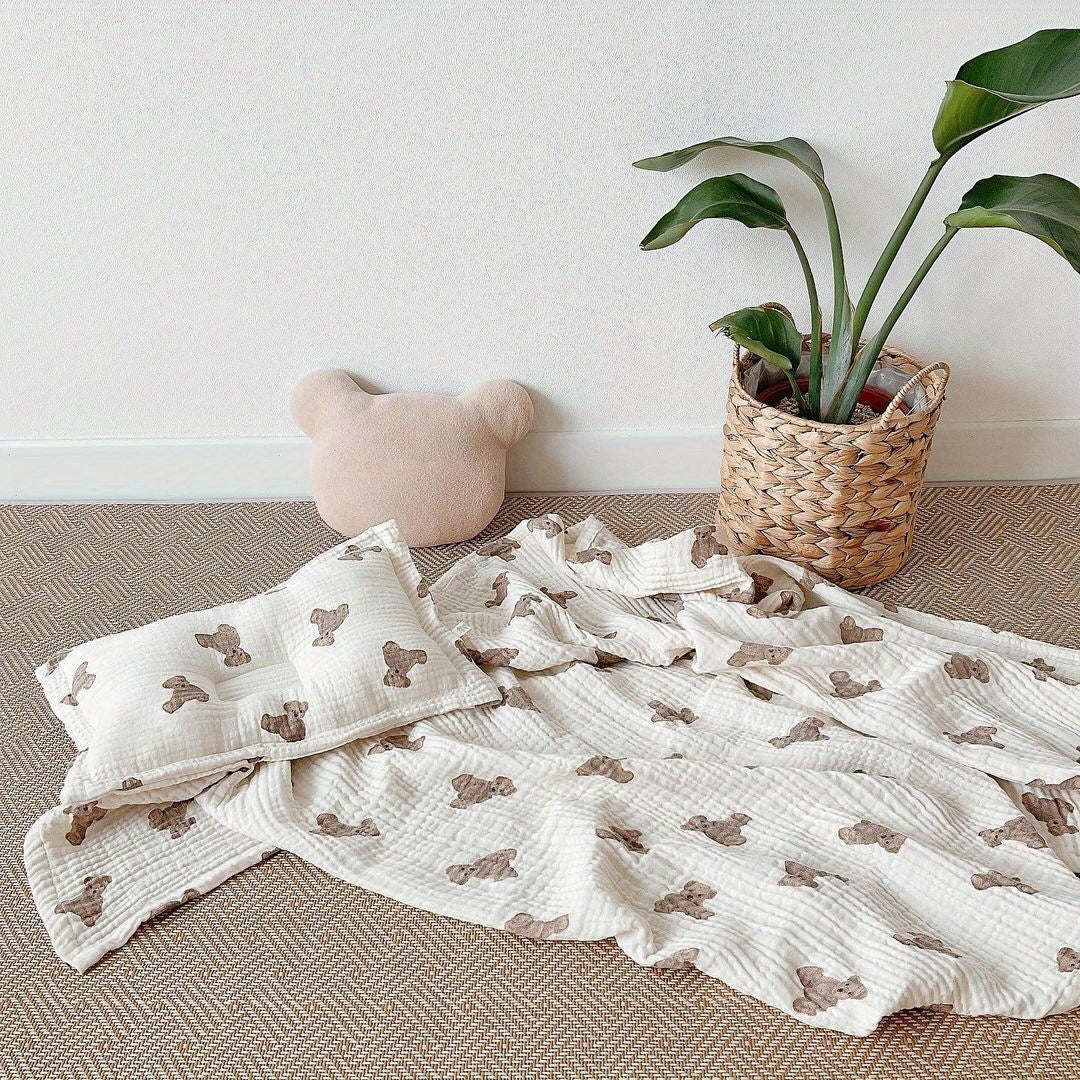 Couverture bébé en gaze de coton motif ours – posée au sol