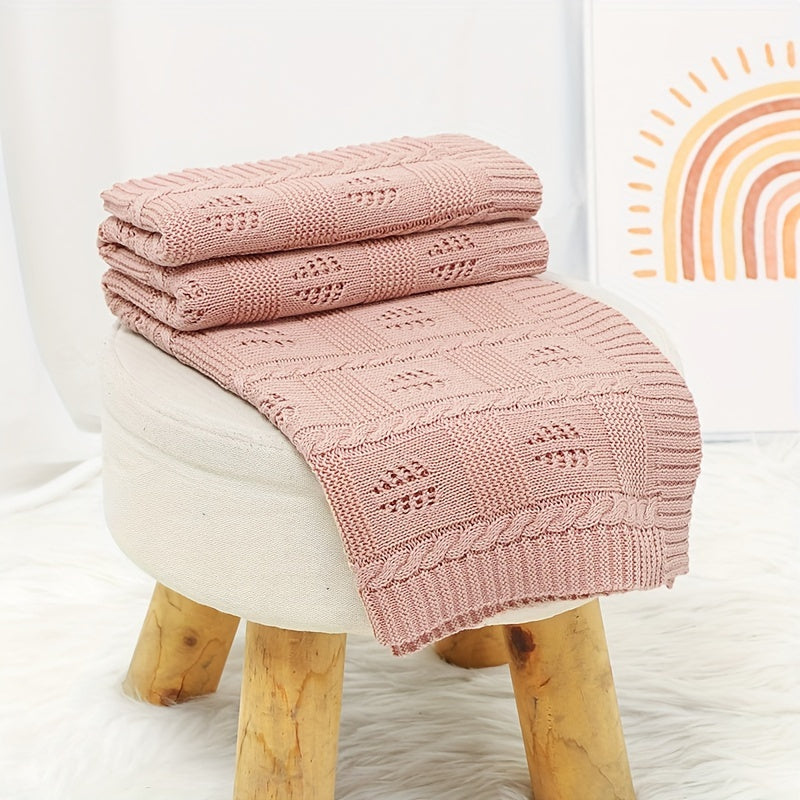 Couverture bébé en tricot torsadé – Rose
