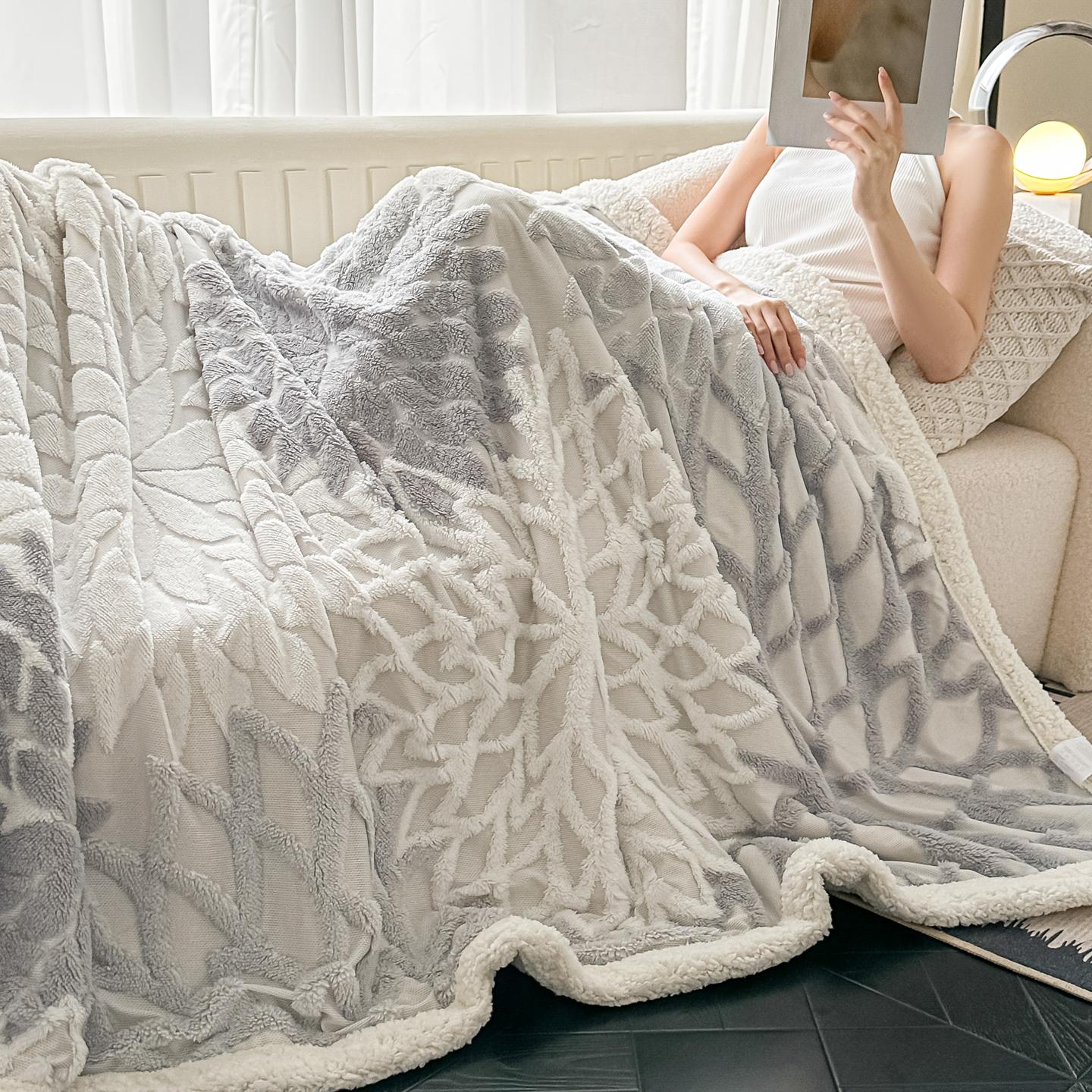 Plaid polaire jacquard ajouré – coloris gris clair Image